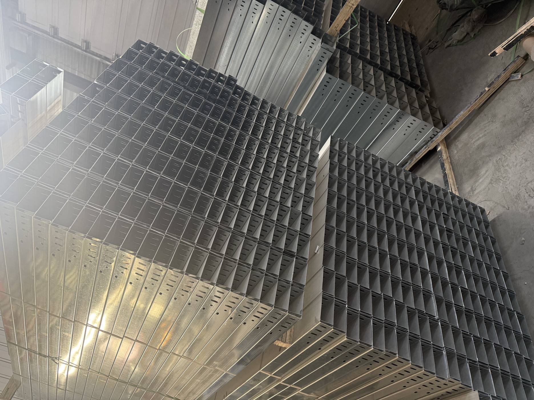 南宁市金属桥架铝合金桥架 - 哪里好